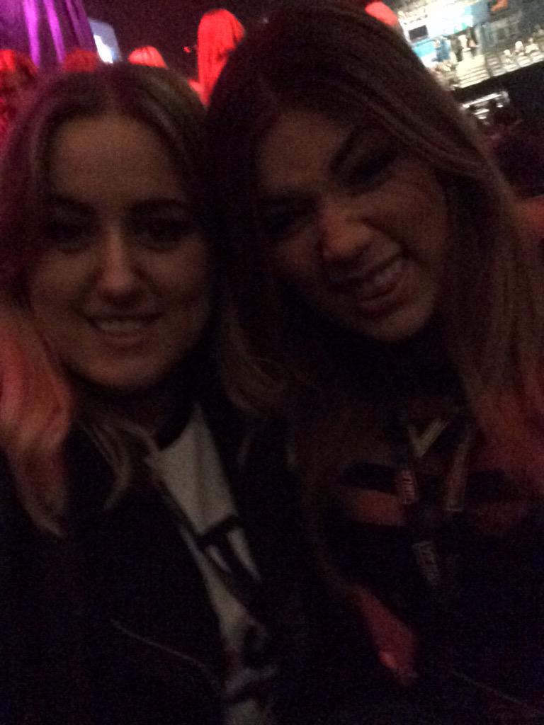 Georgiaviolet92's tweet photo. Epic frigging night! Roll on delapre park guys!!! 👌#Mcbusted #awesome @mcbusted @JamesBourne @mattjwillis http://t.co/TagQtBQfvU