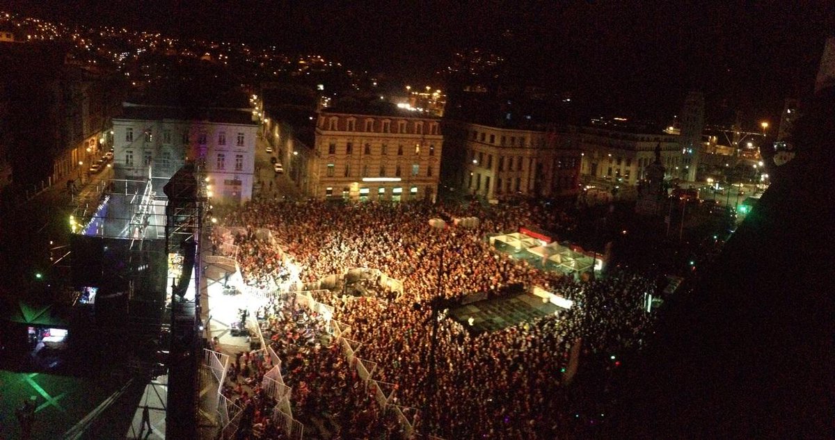 vptyt's tweet photo. ¡Muchas Gracias! Cerramos #veranoparatodosytodas, con una multitudinaria asistencia al show de @31minutos_tv @vptyt http://t.co/DNTNYWEOc0