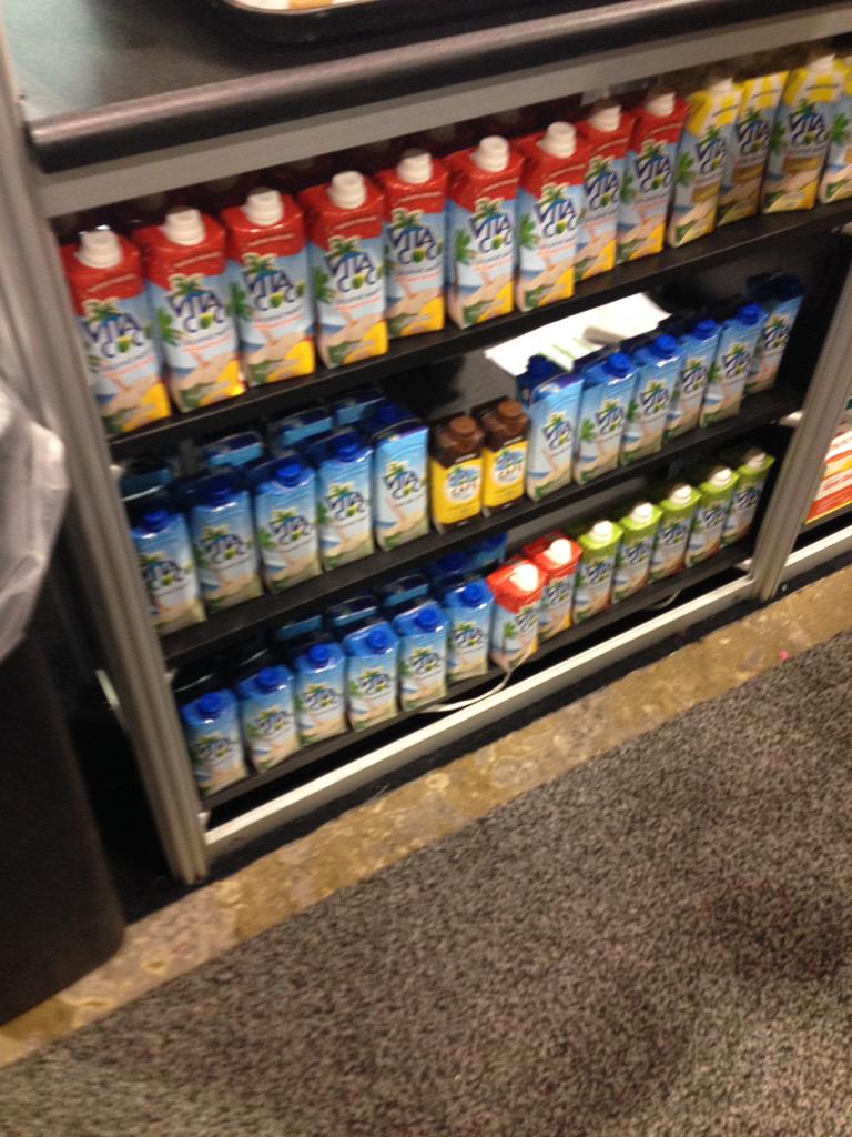 freshlyboxed's tweet photo. #ilivegreen #healthy #greelivingshow #snacks #freshlyboxed http://t.co/7Sk5yzWcO3