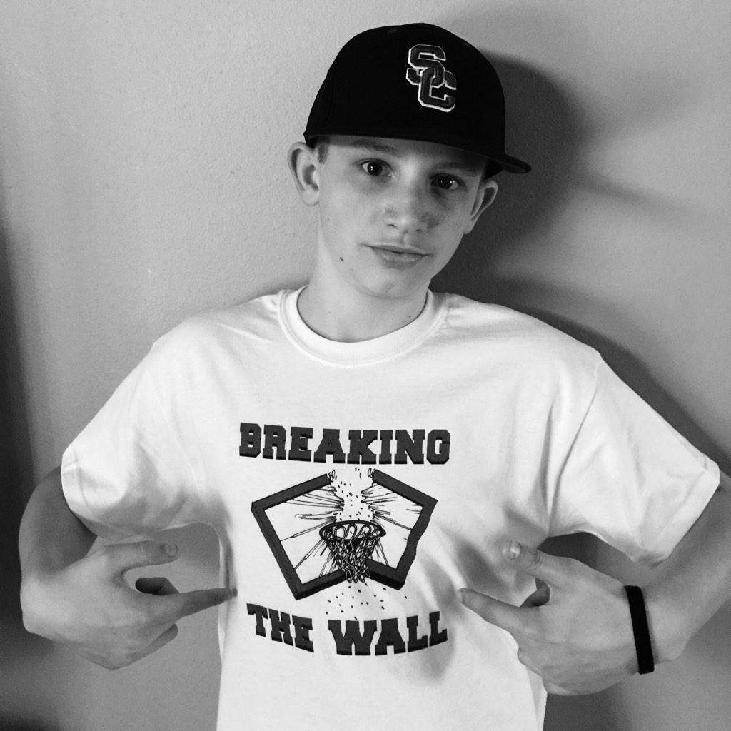 SilverCreekLA's tweet photo. @SCLATheWall!  My Grandson is sporting his shirt in Iowa! @sclacapstone http://t.co/4Wt9pAFI5u