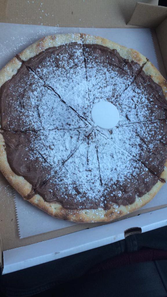 _itsjustAl's tweet photo. Nutella pizza was heavenly #cheatdaydoneright http://t.co/Loe3OQB00Q