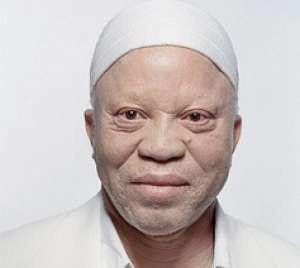 Parce que la différence est belle.
Je suis un homme noir, ma peau est blanche, et ça me plait.
.Salif Keita.