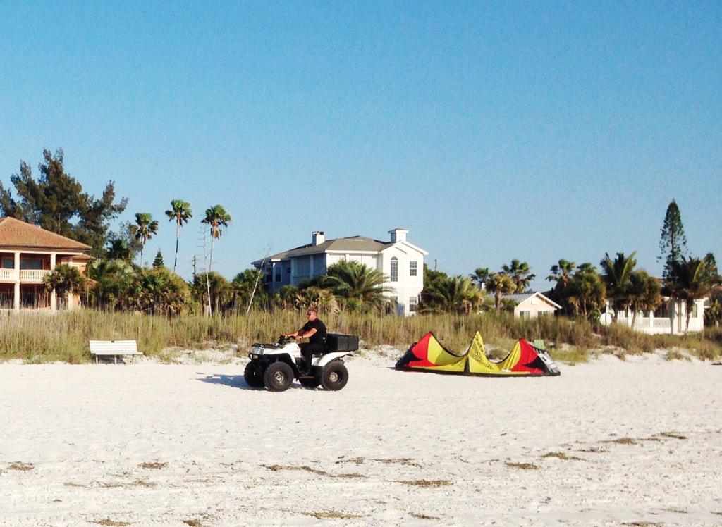 BeachGoesPops's tweet photo. Be sure to thank the Pinellas Sheriffs officers at #beachgoespops for keeping our beach safe! #thankyou #pinellas http://t.co/ZflpGjiLyV