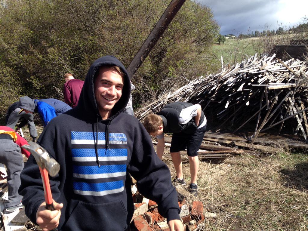 The men of ATO enjoying a morning of volunteering at Orphan Acres this weekend #TausWithTools