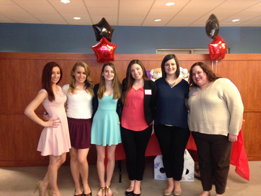 nicolettefoss's tweet photo. Had a great time at the alumnae event today and enjoyed meeting everyone #GlitterTree #Alumnae #TeddyBearTea http://t.co/A42DwbX0UV