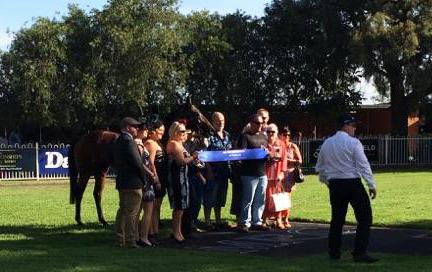 Such a great day yesterday at the Muswellbrook Race Day. #huntercoalfestival #sarahdebono