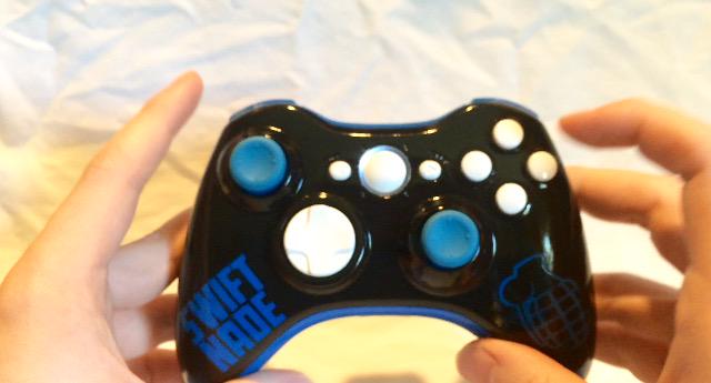 SootheCustoms's tweet photo. New video of @ItsSwiftNade 's controller coming soon! Epic! #SootheCustoms #CustomController http://t.co/jd6WlKFUAG