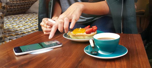 Telstra_news's tweet photo. The @Samsung #GalaxyS6 &amp; #GalaxyS6edge will be available next Friday 10 April http://t.co/GPwqbUxwTM http://t.co/BJIrDzYxam