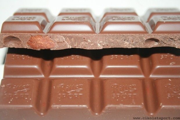 Alaman çikolatasi Ritter Sport Bütün Bademli Sütlü Çikolata 😊

goo.gl/tRusO0