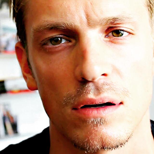 TheKillingNFLX's tweet photo. The fan reaction when we learned #TheKilling would only be four seasons long...#JoelKinnaman http://t.co/DfUnFflwy4