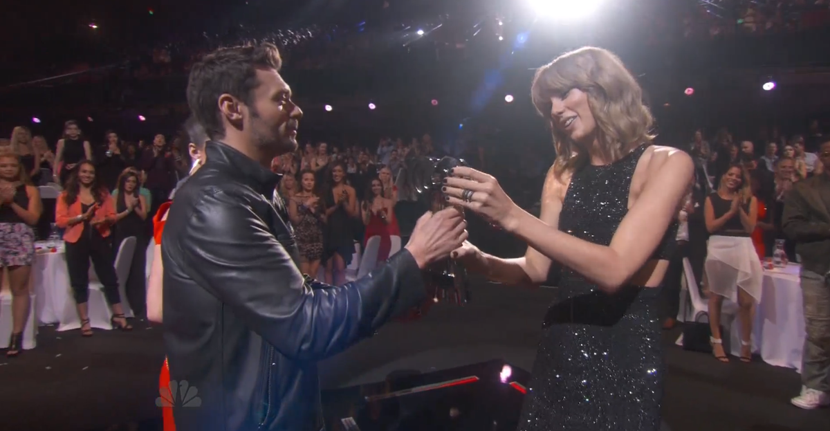 usweekly's tweet photo. Congrats to the night's big winner, Artist of the Year Taylor Swift! #iHeartAwards #watchwithUs http://t.co/rijop5CpQp