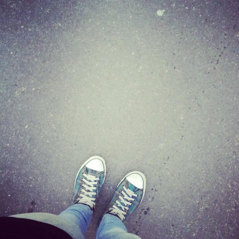Thayac40's tweet photo. Vou deixar a rua me levar 
Ver a cidade se acender 
A lua vai banhar esse lugar 
E eu vou lembrar você :'( :* http://t.co/SEbJcASYqe