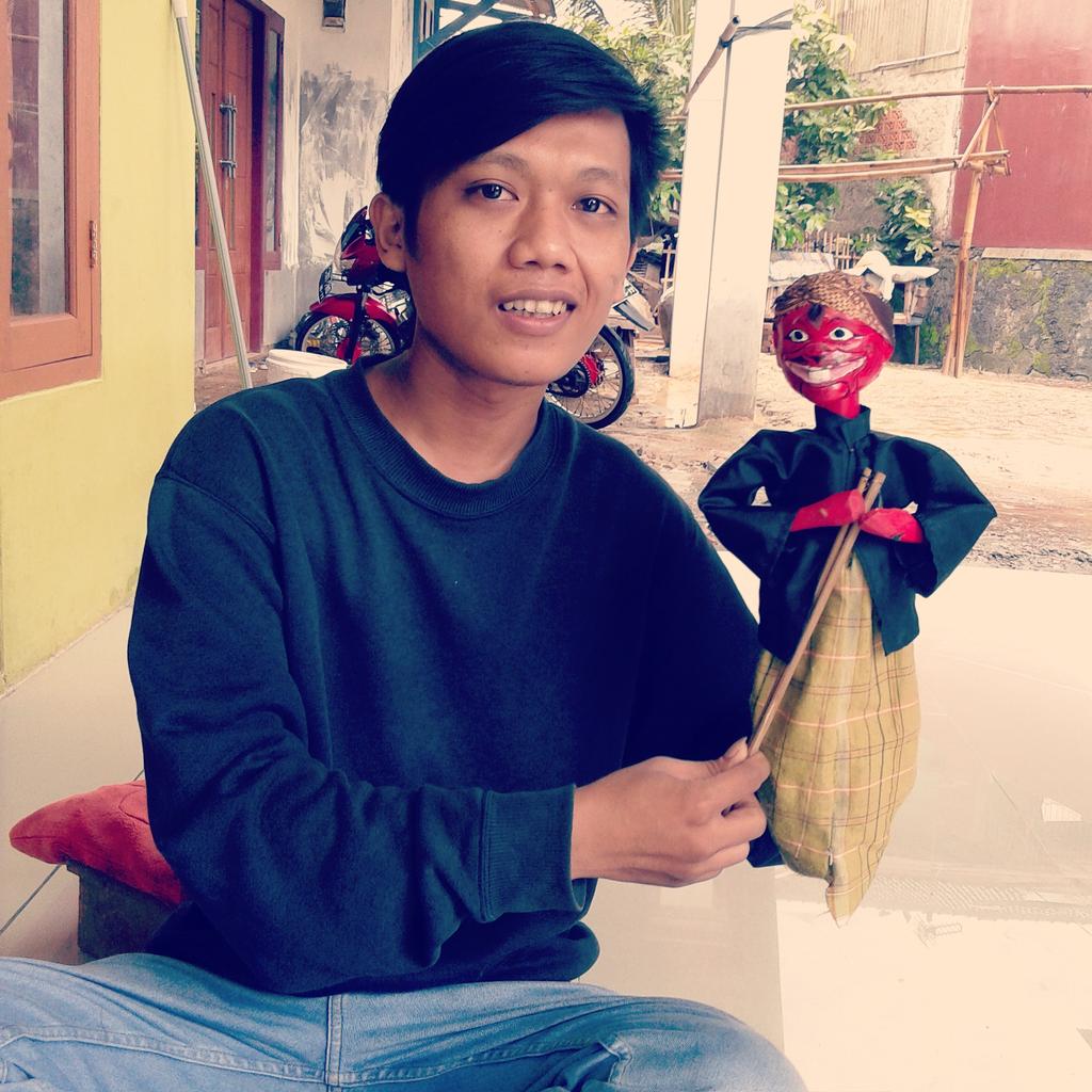 asdiludira's tweet photo. Foto sama kang Cepot wkwkk http://t.co/uzNBi84GDe