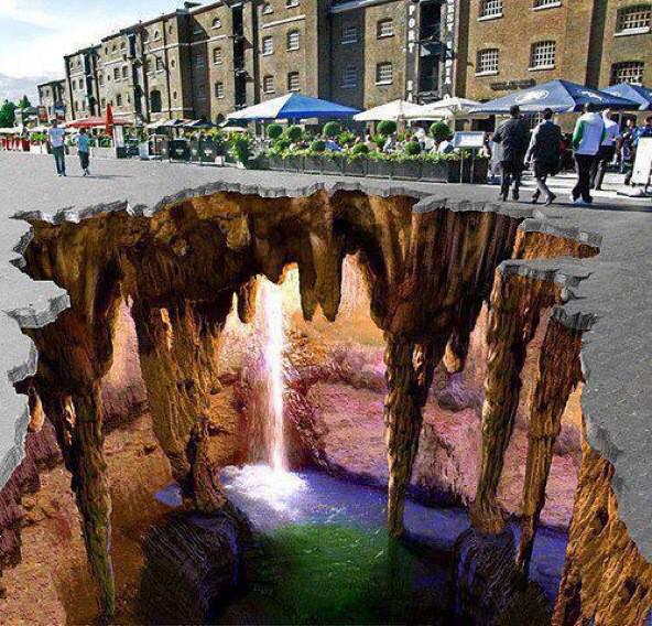 StreetArrt's tweet photo. Amazing Illusion in London http://t.co/Ke7NIcGPFm