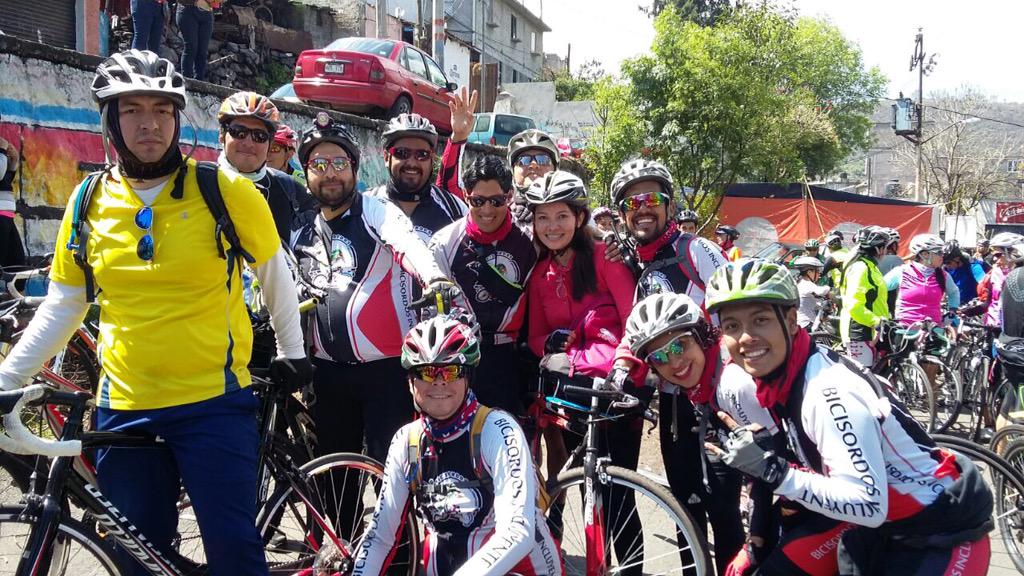 Hoy muy feliz día con mis amigos <a href="/BSIncluyente/">BiciSordosIncluyente</a> <a href="/bicihurones/">bicihurones</a> en #feriadelanieve Muchas gracias a todos!