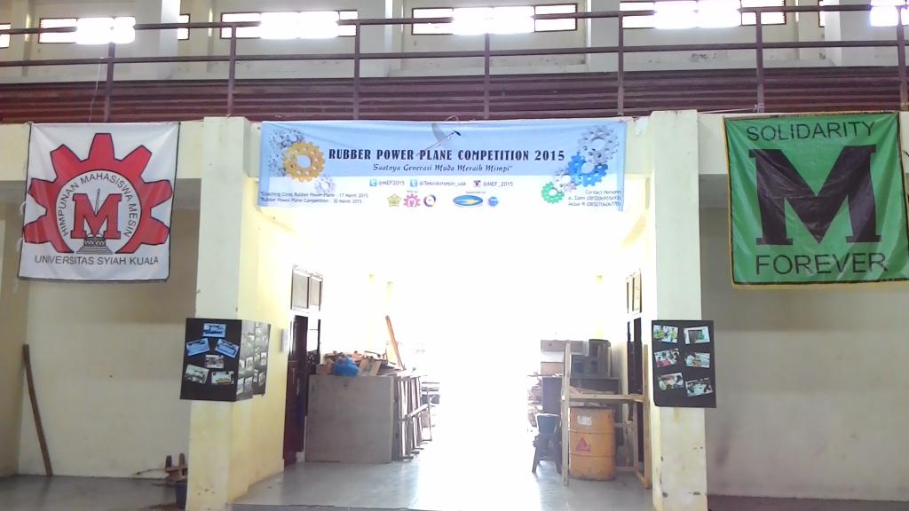 iloveaceh's tweet photo. #fotowarga | @MEF2015: NOW - KOMPETISI RUBBER POWER PLANE @Teknikmesin_usk • 12 TIM dari SMA  terbaik B.ACEH http://t.co/7xsjRu3yW9