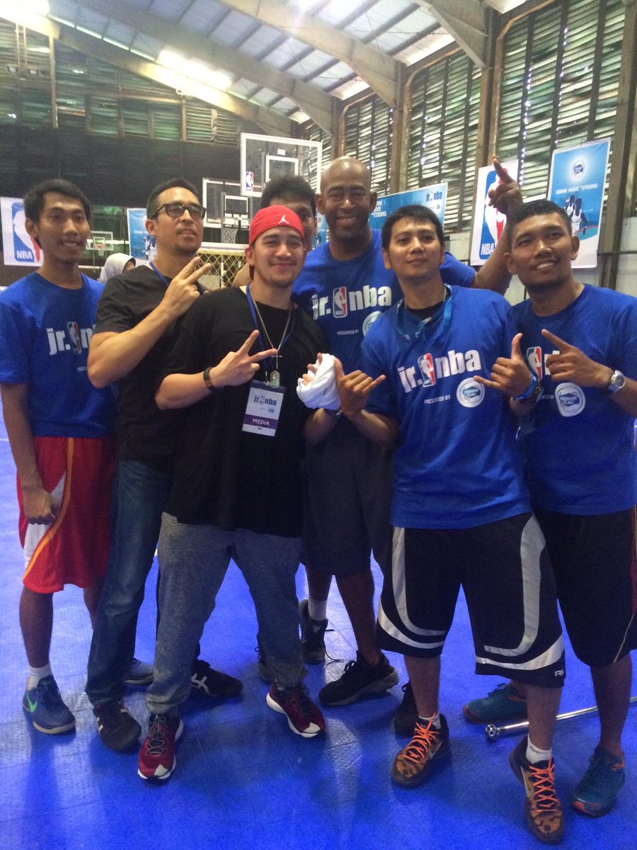 NBA_Indonesia's tweet photo. Lebih dari 1000 anak Indonesia mengikuti open clinic Jr. NBA Indonesia! (@YosiMokalu @iyo13 @jamie_aditya) http://t.co/alyX8QG1OY