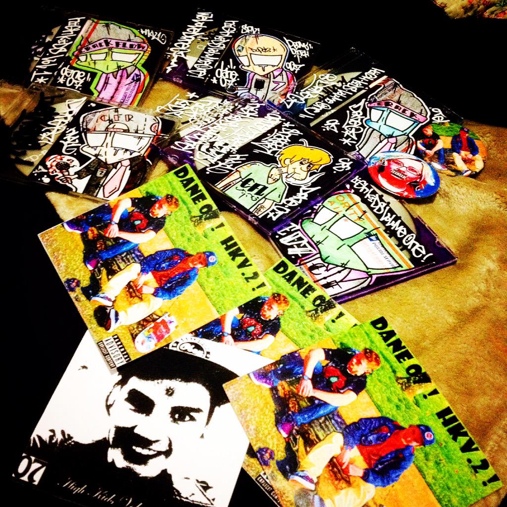 highkid07's tweet photo. Hmu if u haven't got a copy yet !! Or want sum stickers or buttons ! #merchflow #dane07 💥🔫🔥💜 http://t.co/o8XE53PrsE