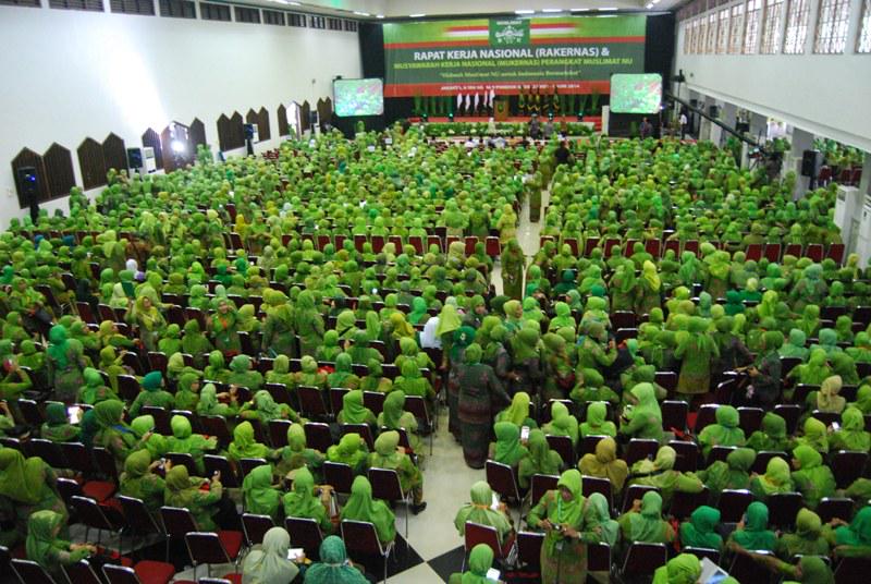 Emak kita udah berusia 69 tahun nih. Selamat Harlah Muslimat NU: 29 Maret 1946-29 Maret 2015.