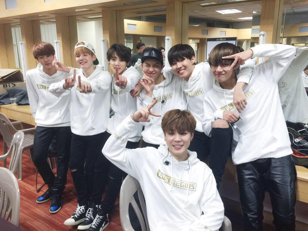 BTS_chiko's tweet photo. ばんたんデビュー300日おめでとう😭👏
これからも大好きです♡♡♡ http://t.co/fbQa1ga16b