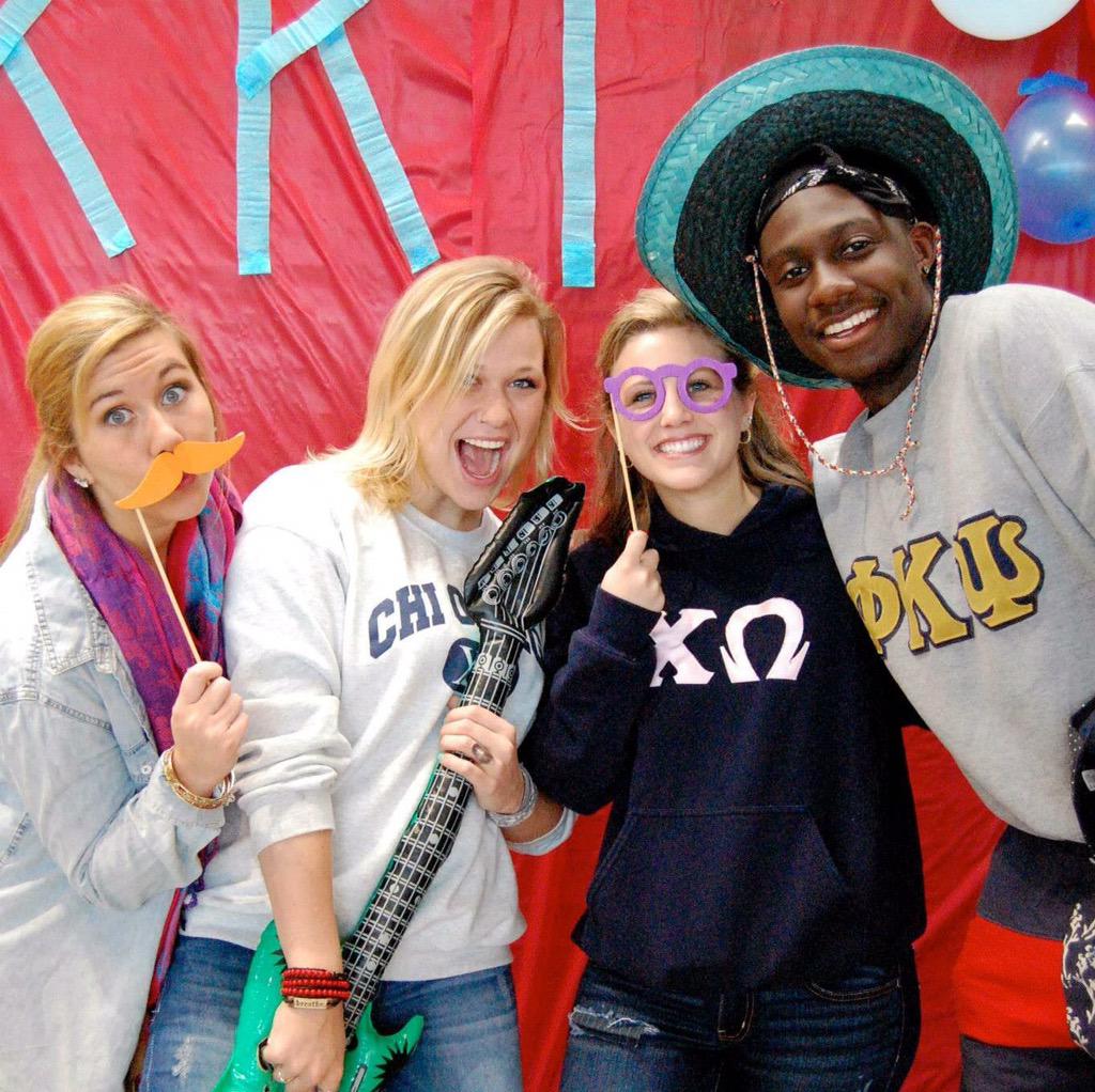 ValpoFSL's tweet image. “@PaidMyPhoneBill: #greekunity http://t.co/E0foidkREt” #GreatPhoto #KappaKarnival