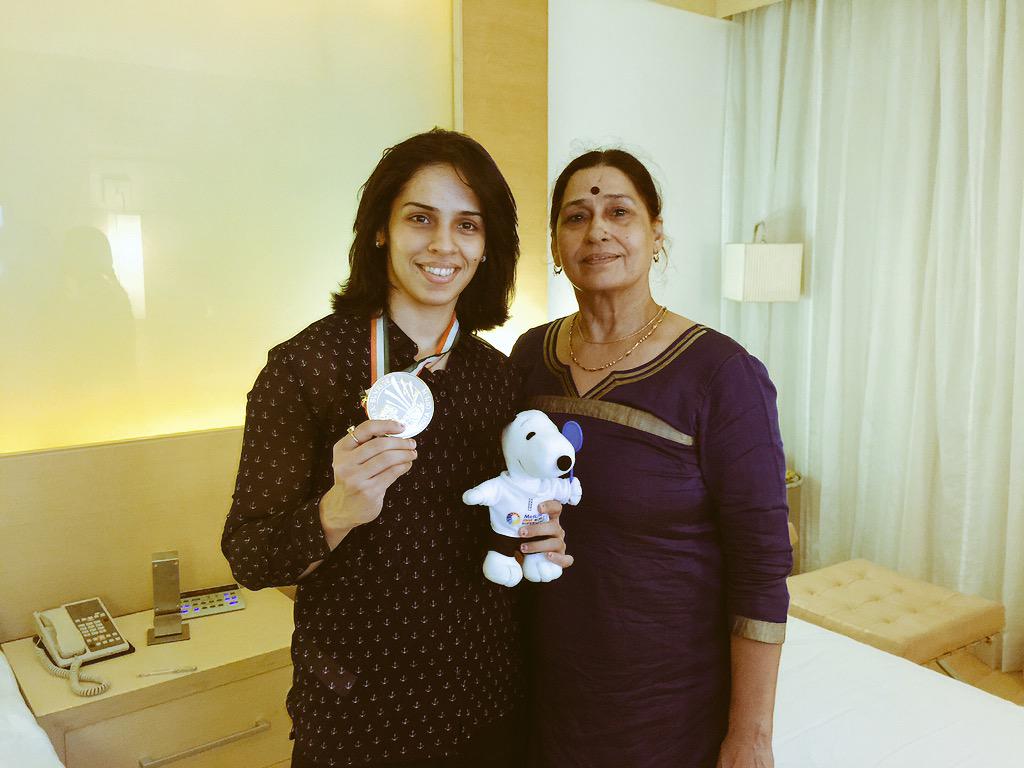 NSaina's tweet image. With mummy and india open medal 😊😊😊😊