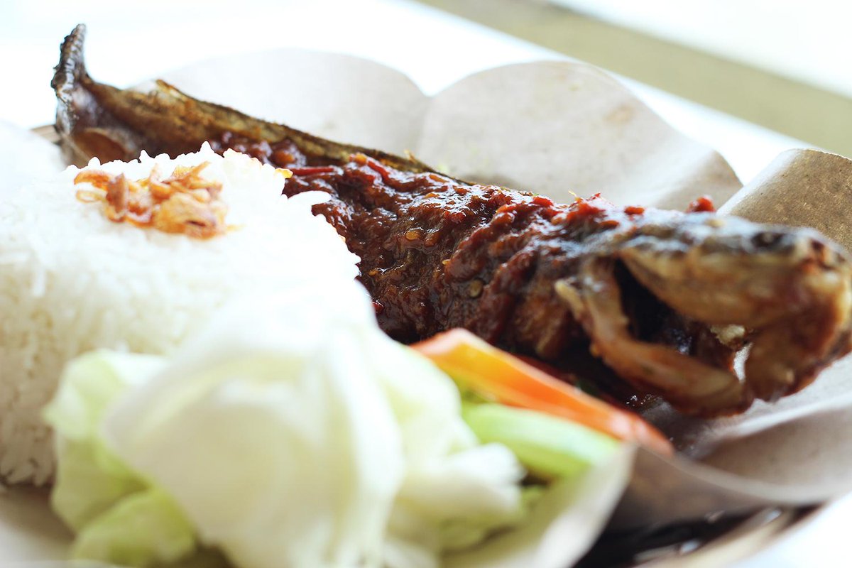 welldoneresto's tweet photo. Lele penyet paling pas jadi menu maksi di hari Senin.. Yang di sekitar depok maksi di @welldoneresto @DepokTownSquare http://t.co/gCKjek6HxS