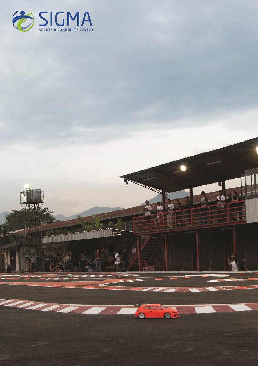 RC Track on Road di <a href="/SigmaSCCenter/">Sigma SC Center</a> sepanjang 50 meter, dilengkapi dgn podium yang cukup tinggi bagi para pemainnya