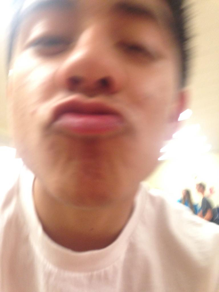 cynthisizzler's tweet photo. kisses for the ladiesπ #ourwho? http://t.co/C9WgFx3dZE