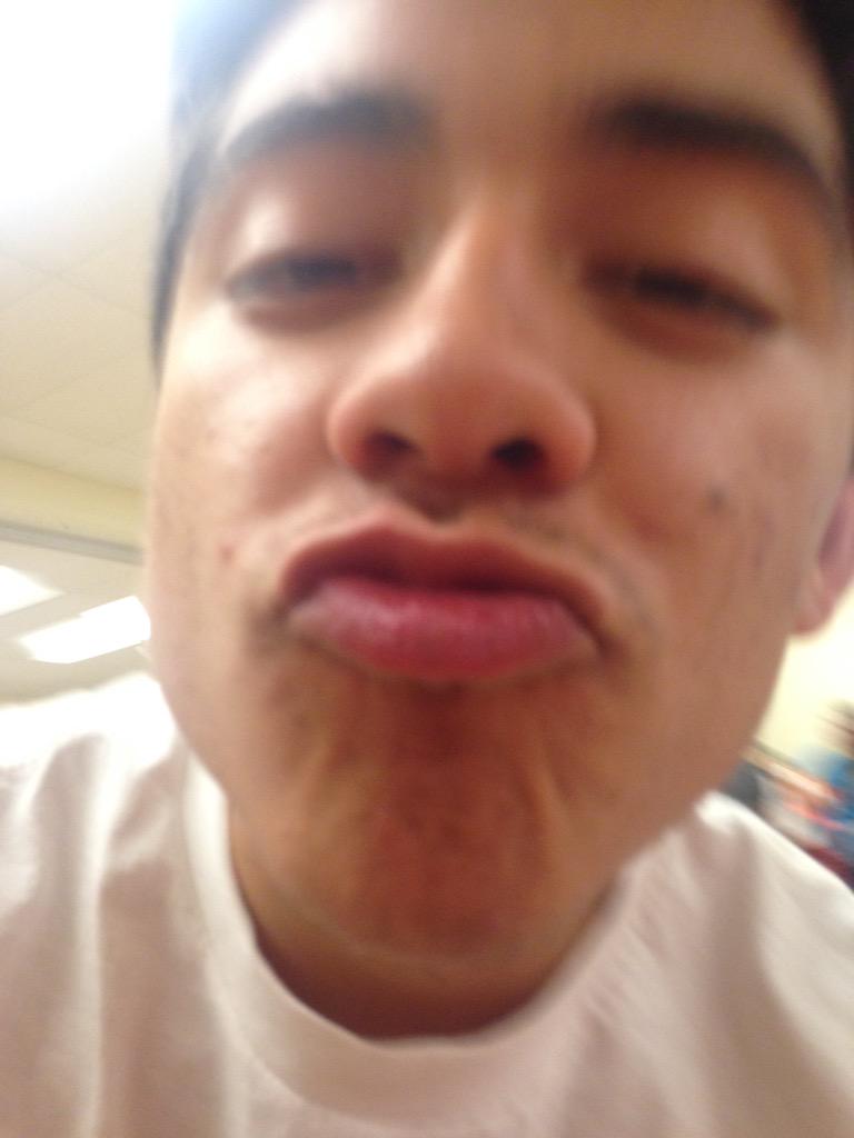 cynthisizzler's tweet photo. kisses for the ladiesπ #ourwho? http://t.co/C9WgFx3dZE