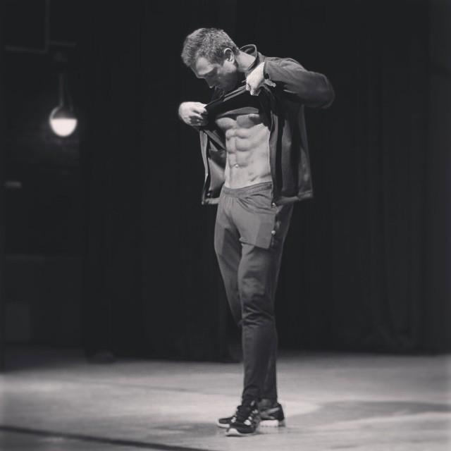 kungfuctX's tweet image. Start your morning with morning exercises. (Photo from bodybuilding competition) #morningexercises #bb #bodybuildin…