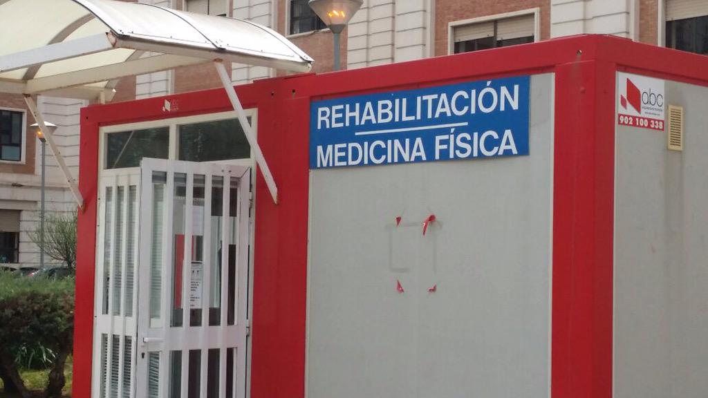 VolemMes2019's tweet photo. Els barracons #MarcaPP en la Comunitat....també en #sanitat #HGeneral d València #HoArreglarem cc @Nachoanon http://t.co/reg0vKA9IY