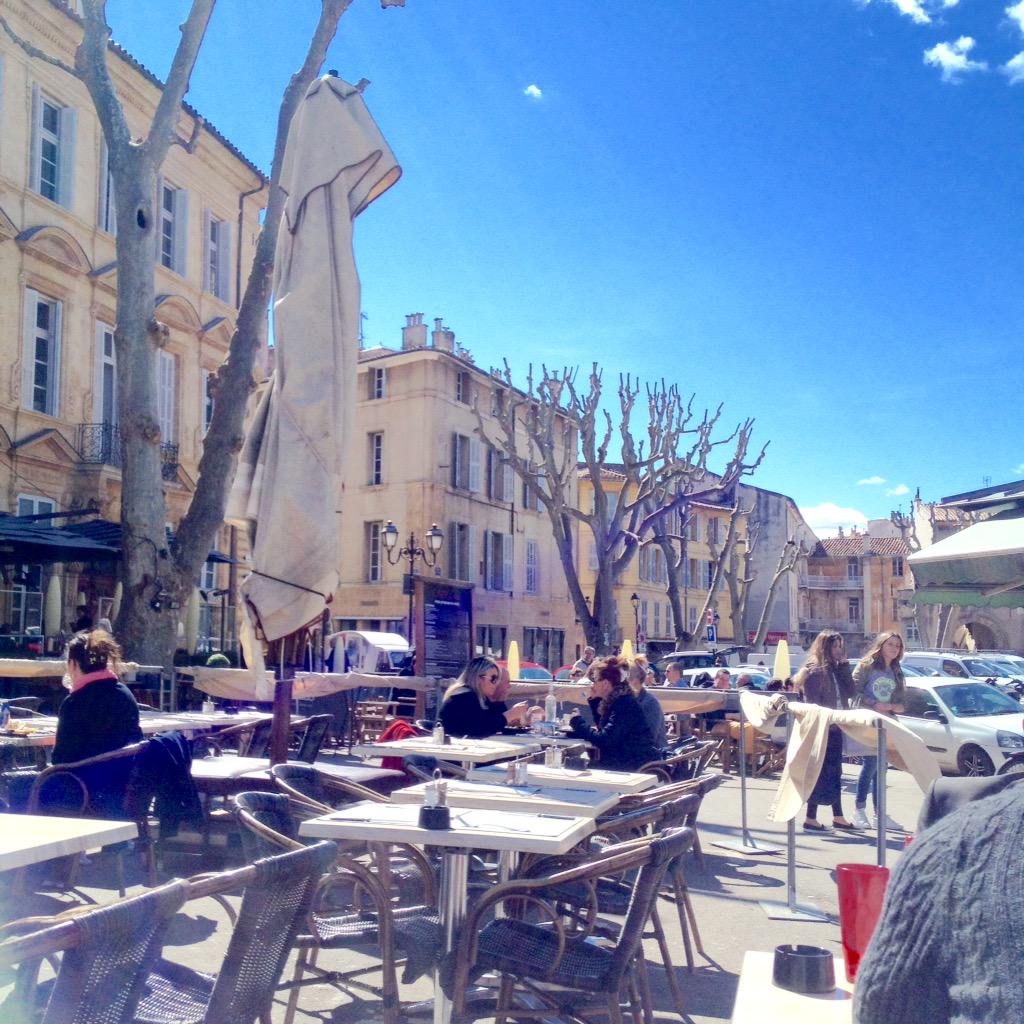 vprovanse's tweet photo. #aixenprovence LIVE : + 20 en #aixmaville! La saison des #chemises commence! http://t.co/NwfxU36E77
