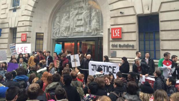 Students #occupy 3 London Universities to protest #neoliberal #undemocratic Education System! popularresistance.org/students-occup…