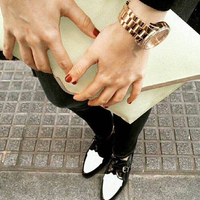 LuisGonzaloShoe's tweet photo. Precioso este modelo de hebilla, charol y flecos #luisgonzalo #zapatodemujer #springfootwear #calzado #almansa http://t.co/yOO81LUGec