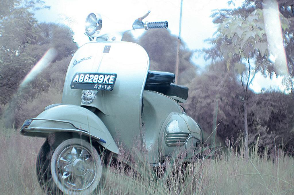hashasta's tweet image. 11-12"@AdhieFlavianus: ngganteng "@hashasta: Sembra una Vespa http://t.co/fJxvn5ARlM""