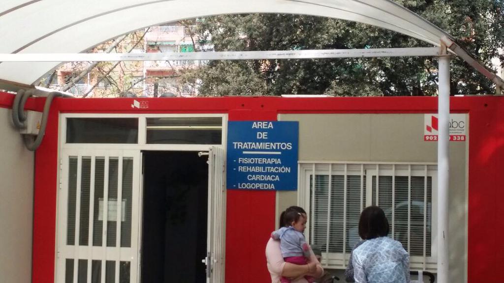 VolemMes2019's tweet photo. Los barracones son #MarcaPP en la Comunitat...también en #sanidad #HGeneral Valencia #LoVamosaArreglar cc @Nachoanon http://t.co/pQOoFY2iCm