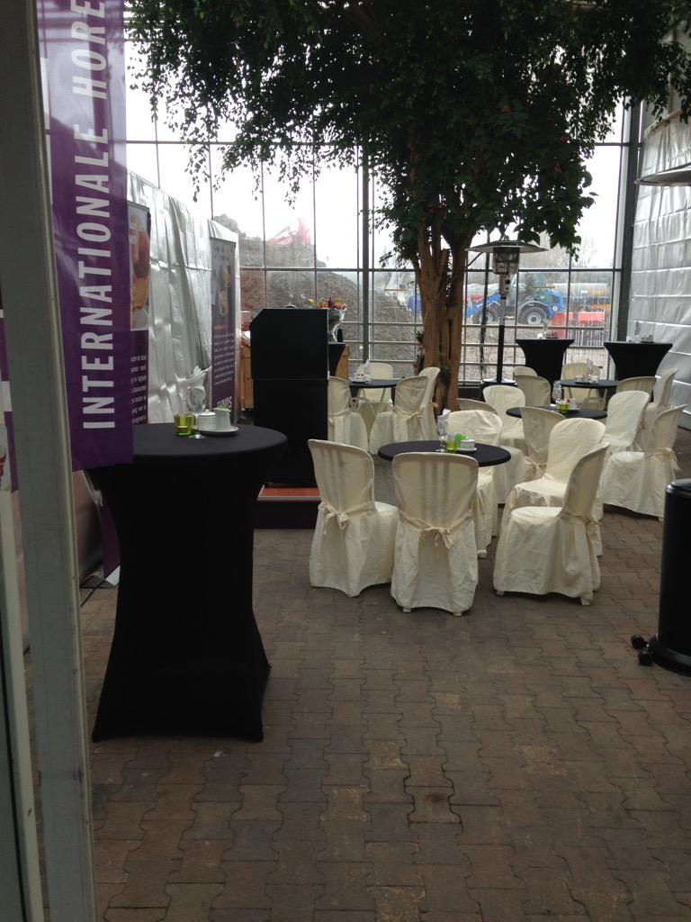 RestChiparus's tweet photo. @MercureDL @marcelmolenkamp op locatie eerste paal Hanos Delft http://t.co/Qbda0o3mHm