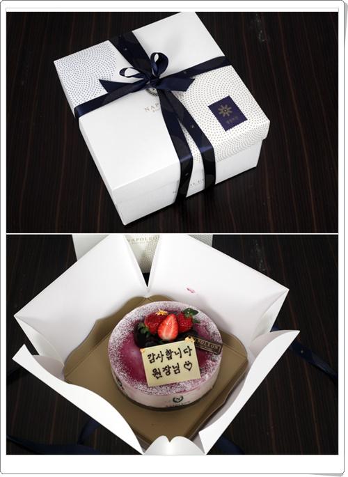 더라인에서 코수술을 받으신 윤OO님께서 사고로 다친 코를 다시 예쁘게 만들어주신 원장님께 감사드린다며 맛있는 케익과 케익에 문구까지 새겨서 선물해주셨어요~ 감사합니다♥ #더라인성형외과 #감사선물 #감사