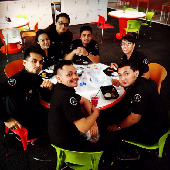 MangcekTomo_PLG's tweet photo. Floor Director ♥ http://t.co/HKDdmVKXd5