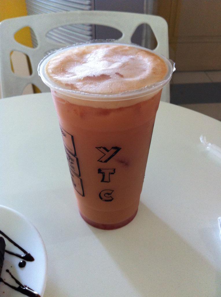 NurseDuc_edz20's tweet photo. Chillin' this Afternoon. Strawberry Yakultea and Brownies. 👍😁❤️👌😋
#HotMonday
#YellowTreeCafe
#StressReliever http://t.co/EBH2wvHnjQ