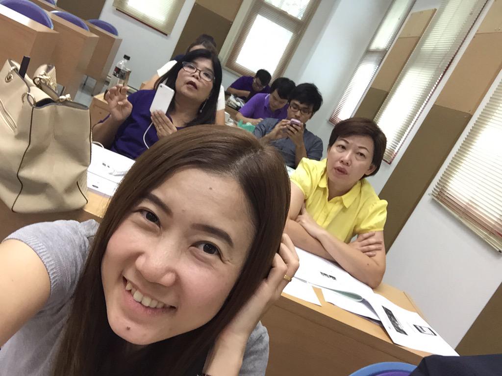 MedtechMu's tweet photo. @yoware ขอ follow ด้วยคนนะคะ กำลังเรียน Social Media กับ @tri333 ค่ะ 😁😁😁 #pr2hospital http://t.co/7SM27uKWVy