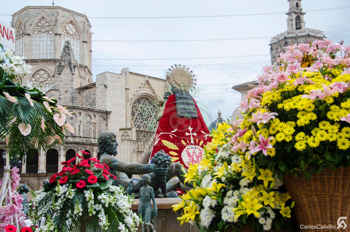 carloscca89's tweet image. Recuerda los mejores momentos de #Fallas2015 con mi galería de #imágenes para @DejenseVer goo.gl/J8QRTw