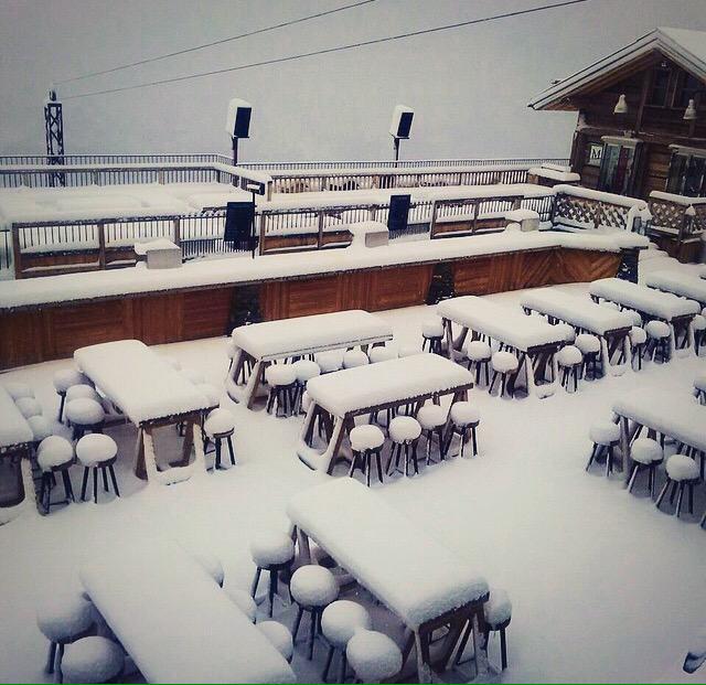 TroisCoeur's tweet photo. Snow has arrived in #Meribel #3valleys ❄️💙 @FolieDouceValdi this morning http://t.co/7Nj01apFsB