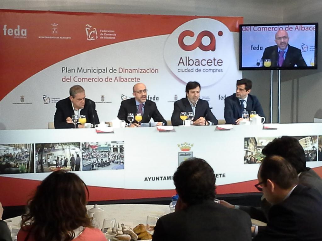 albacetecentro's tweet photo. Presentación Plan Municipal de Dinamización del Comercio Albacete @aytoalbacete @JCuencaGarcia  @FedComAlbacete http://t.co/esbouFCZ83