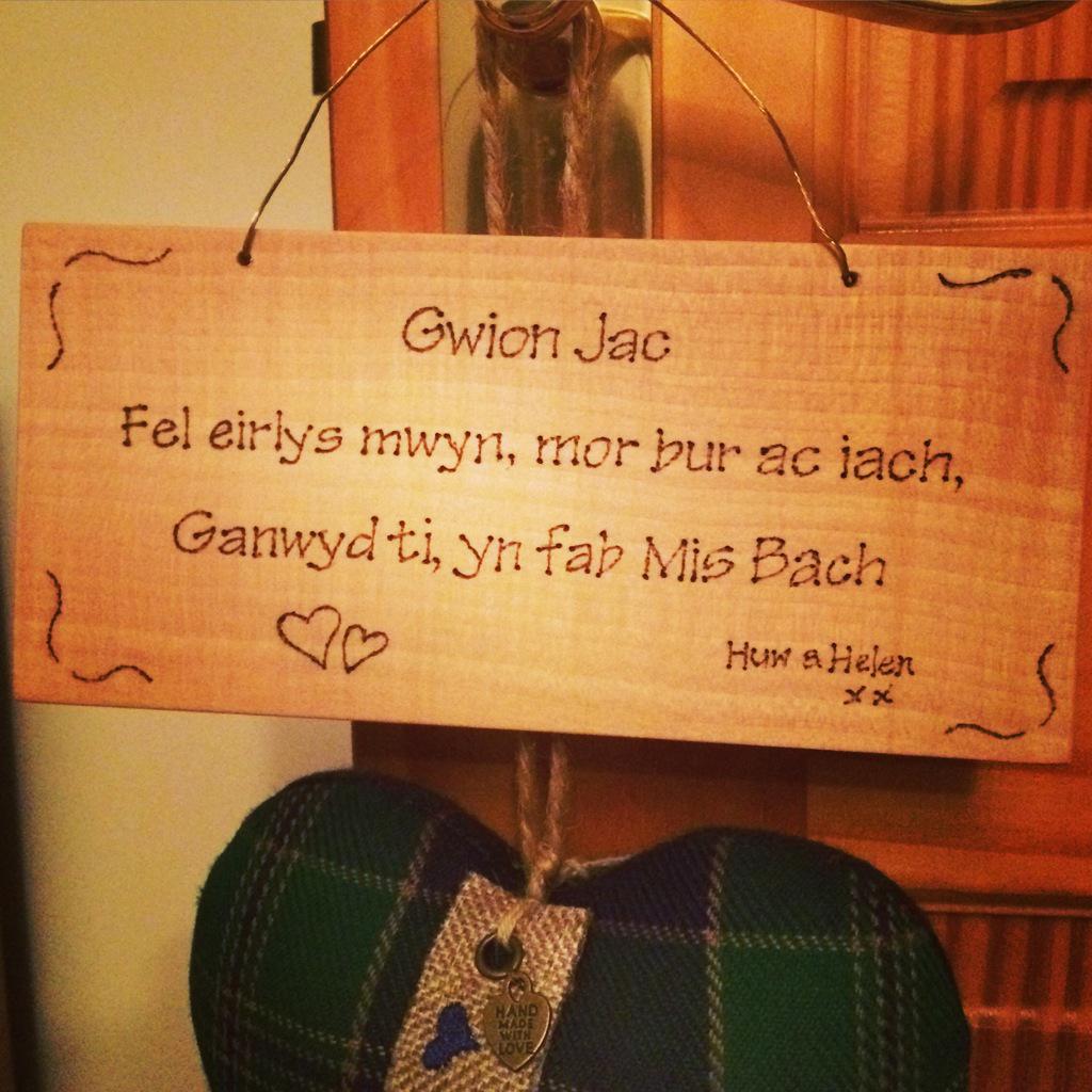 ffion_medi's tweet photo. Anrheg hyfryd ar enedigaeth Gwion Jac Diolch @HuwEmlyn a Helen #misbach #2015 @mei999h http://t.co/8C1B5zHBYU