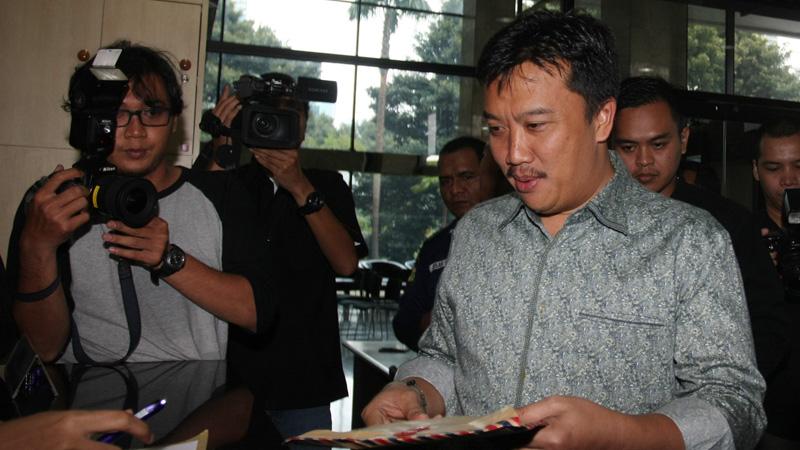 VIVAcoid's tweet photo. RT @VIVAbola: Ungkit Kisruh PSSI, Menpora Dianggap Menyesatkan http://t.co/J5pAYCQl1z http://t.co/u9OsFRasbA