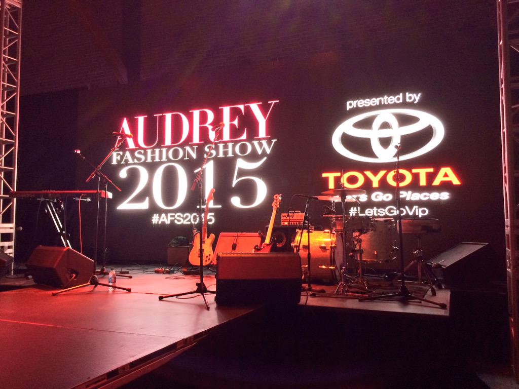 Neil_Sadhu's tweet photo. Awesome night at the Audrey Fashion Show. Thx @jeanniemai @MIKEOSONG @KRNFX @RunRiverNorth @TheFilharmonic #LetsGoVIP http://t.co/WM68oHBkK7