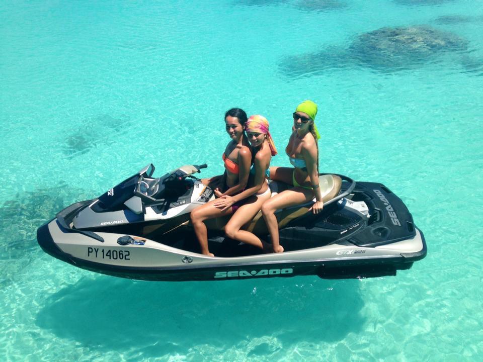 KalaniSalmon's tweet photo. We just need simple thinks .. #jetsky #clearwater #frenchpolynesia #faka #girls http://t.co/sADHdklVqy