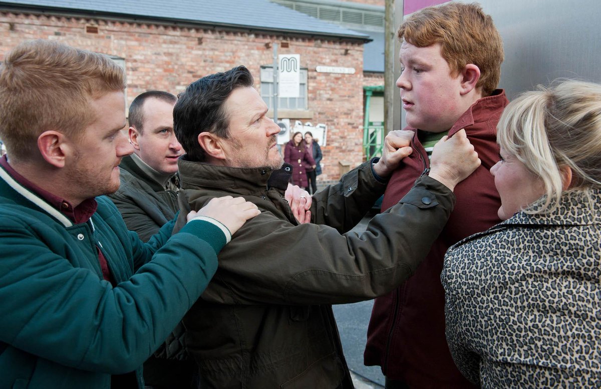 "<a href="/itvcorrie/">Coronation Street</a>: NEXT WEEK: Owen attacks Craig! See the pics bit.ly/1aa1d1u "<a href="/1chinapotter/">shirleypointon</a>